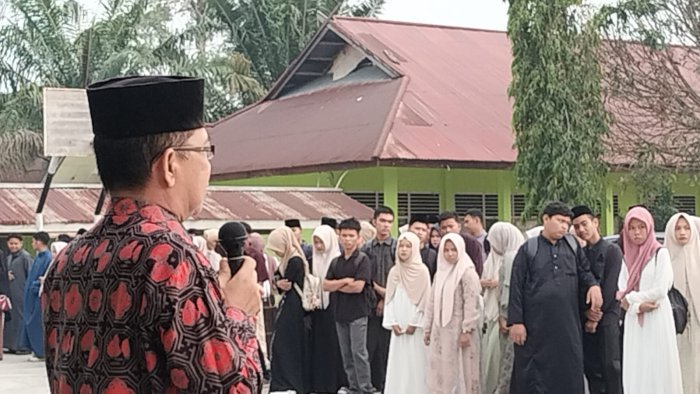 Pembina Keagamaan MAN 1 Sarolangun Beri Arahan Jelang Maulid Nabi Pembina Keagamaan MAN 1 Sarolangun Beri Arahan Jelang Maulid Nabi