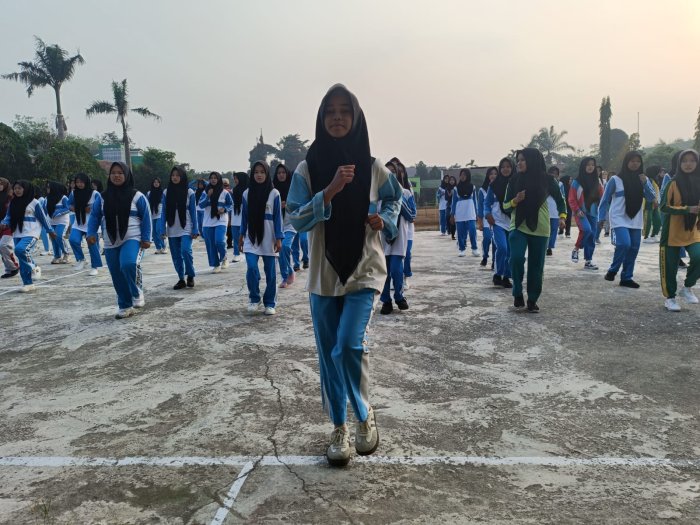 Semangat dan Kebersamaan, MAN 1 Sarolangun Gelar Senam Pagi Bersama Semangat dan Kebersamaan, MAN 1 Sarolangun Gelar Senam Pagi Bersama