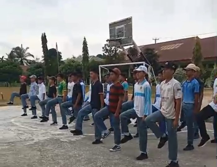 Siswa MAN 1 Sarolangun Latihan Gerak Jalan Sambut HUT RI Siswa MAN 1 Sarolangun Latihan Gerak Jalan Sambut HUT RI