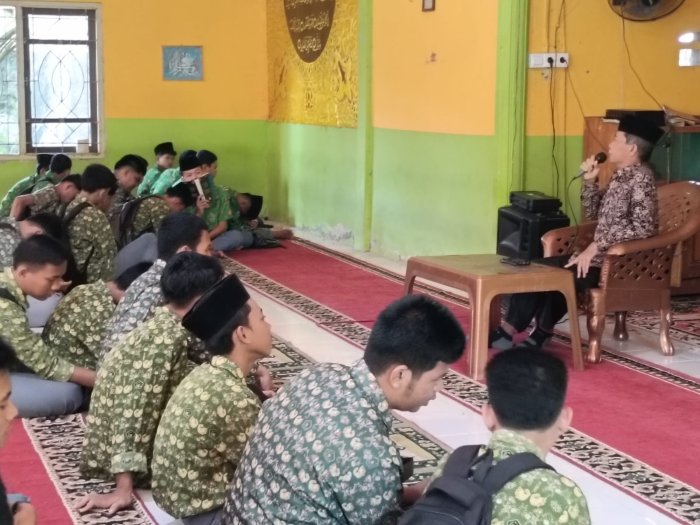 MAN 1 Sarolangun Gelar Pesantren Ramadhan, Ahmad Fauzi, S. Ag. Kupas Tuntas Fadhilah Bulan Suci
