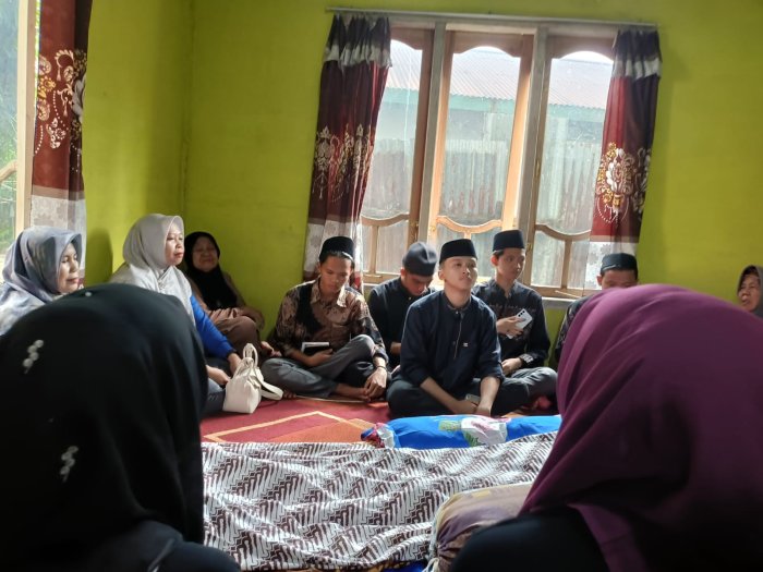 Siswa MAN 1 Sarolangun Berkumjung ke Rumah Duka