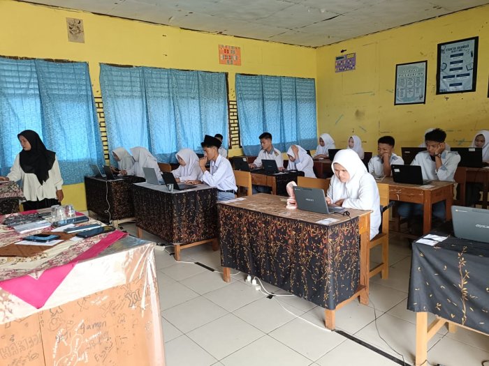 Hari Kedua Tes Kemampuan Akademik di MAN 1 Sarolangun
