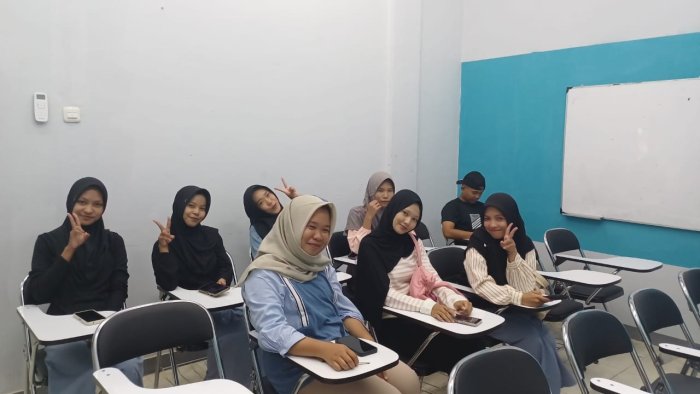 Beberapa Siswa Kelas 12 MAN 1 Sarolangun Ikuti Mini Try Out Ruang Guru