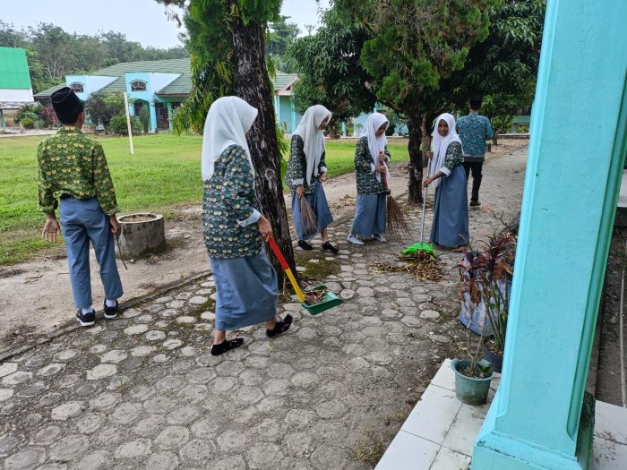 Sambut Ramadhan Dengan Bersih, Siswa Kelas XI F3AIS MAN 1 Sarolangun