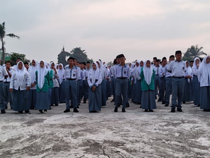 Siswa MAN 1 Sarolangun Persiapkan Apel Pagi dan Kegiatan 17 Agustus