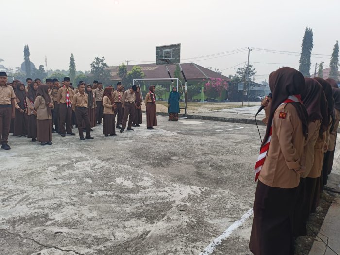 Siswa XI IPS Pimpin Sholawat Bersama di MAN 1 Sarolangun Siswa XI IPS Pimpin Sholawat Bersama di MAN 1 Sarolangun