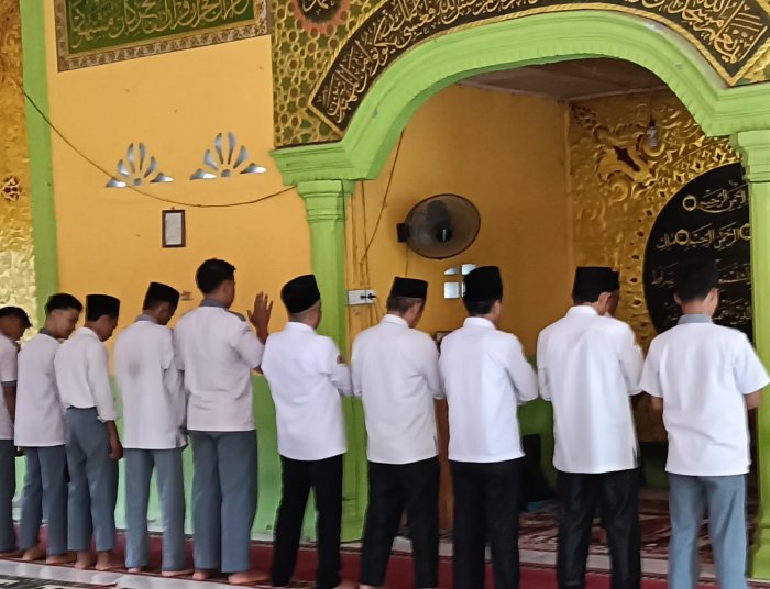 MAN 1 Sarolangun Tingkatkan Karakter Siswa Lewat Sholat Berjamaah