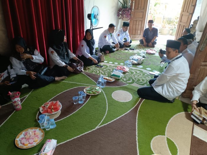 MAN 1 Sarolangun Gelar Tasyakuran Keberangkatan Haji Guru Senior