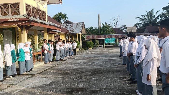 MAN 1 Sarolangun Adakan Sholawat Pagi Bersama Kelas XI F2IK