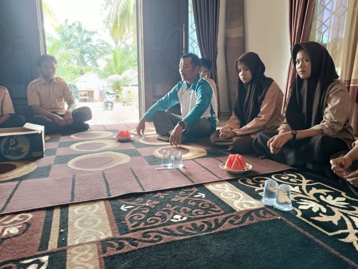 MAN 1 Sarolangun Takziah ke Rumah Duka Siswi Agnina