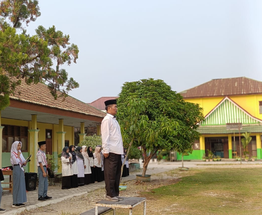 Amanat Pembina Upacara Bendera MAN 1 Sarolangun, Senin 29 Juli 2024