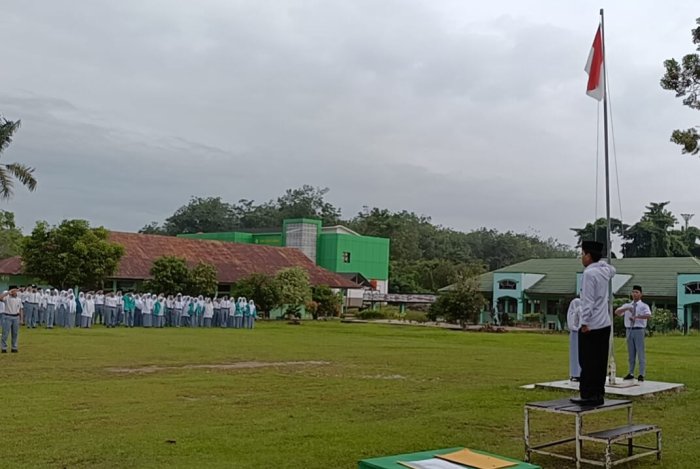 Upacara Bendera Sekaligus Pelantikan Pengurus OSIM Masa Bakti 2025-2026