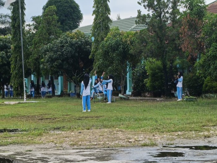 Tingkatkan Kedisiplinan, OSIM MAN 1 Sarolangun Matangkan Latihan Upacara Untuk Senin Besok