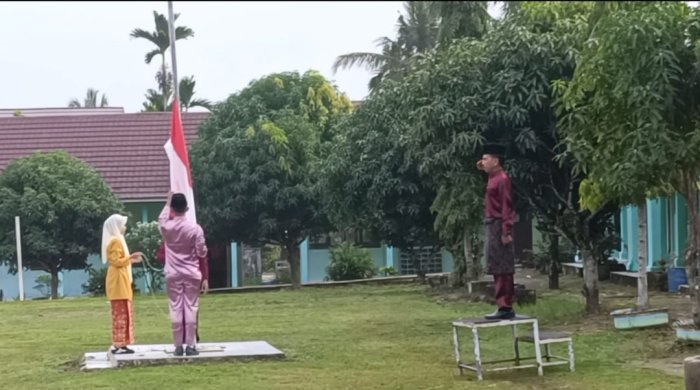 MAN 1 Sarolangun Gelar Upacara Awal Semester Bersama Kepala Baru