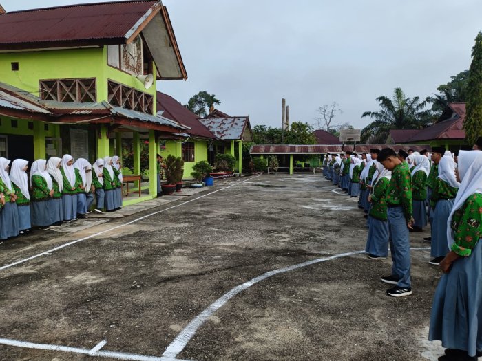 Sholawat Pagi MAN 1 Sarolangun Perkuat Karakter Siswa Sholawat Pagi MAN 1 Sarolangun Perkuat Karakter Siswa
