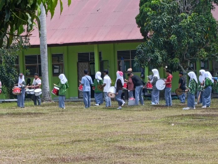 Siswa MAN 1 Sarolangun Siapkan Drumband untuk HUT RI ke-81