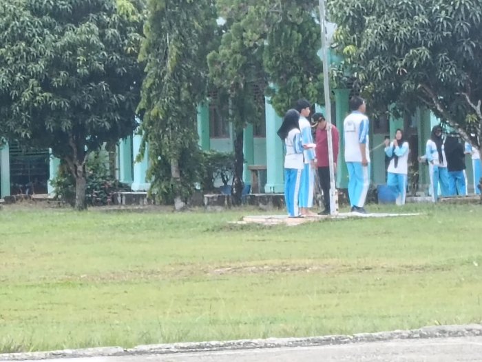 Siswa MAN 1 Sarolangun Intensifkan Latihan Upacara Bendera