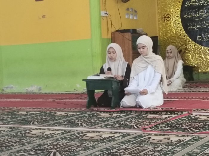 Tilawah Siswa XI IPS Semarakkan Lomba Maulid Nabi di MAN 1 Sarolangun Tilawah Siswa XI IPS Semarakkan Lomba Maulid Nabi di MAN 1 Sarolangun