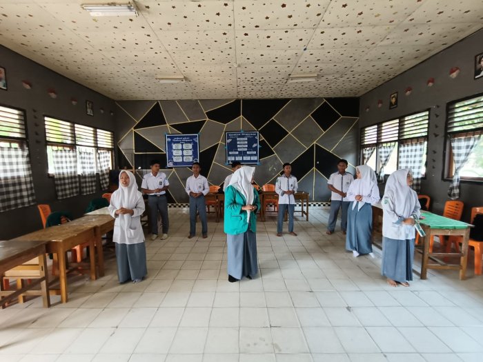 Kelas XII Agama 2 Latihan Sholawat untuk Persiapan Lomba Maulid Nabi Kelas XII Agama 2 Latihan Sholawat untuk Persiapan Lomba Maulid Nabi