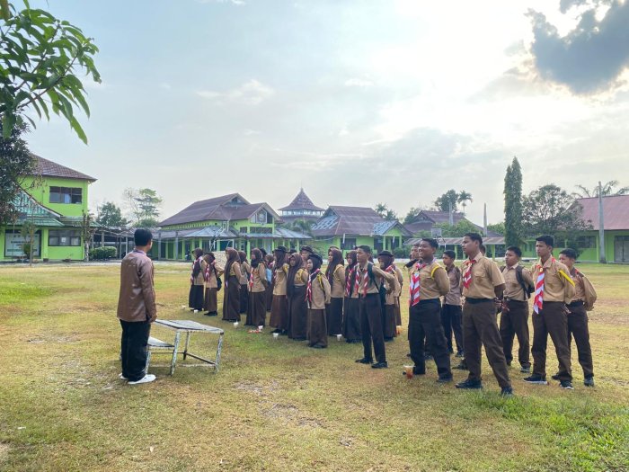 Latihan Pramuka MAN 1 Sarolangun Dapat Arahan Pembina