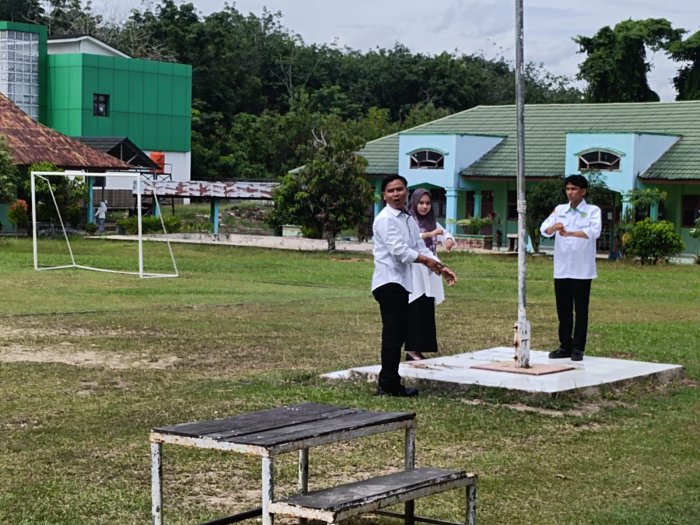 MAN 1 Sarolangun Lakukan Persiapan Upacara Memperingati Hari Guru Nasional