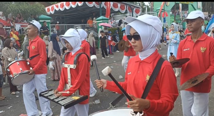 Dramben MAN 1 Sarolangun Tampilkan Semangat Energik, Meriahkan HUT RI ke-81 Dramben MAN 1 Sarolangun Tampilkan Semangat Energik, Meriahkan HUT RI ke-81