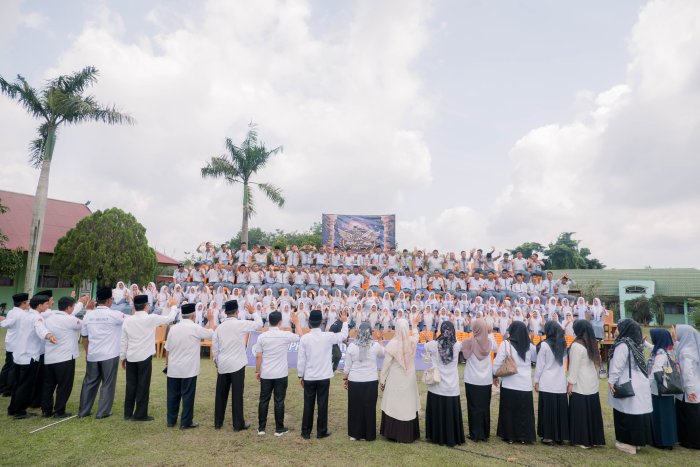 Suasana Haru Warnai Perpisahan Siswa MAN 1 Sarolangun