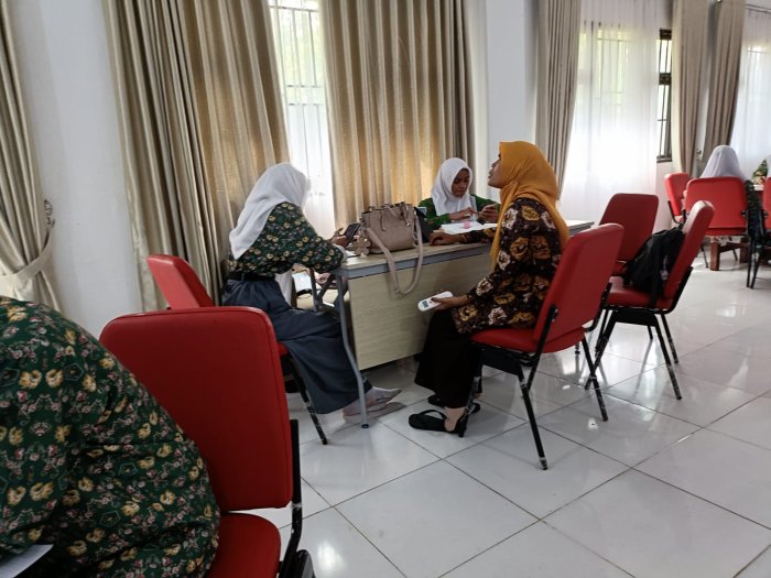Guru dan Siswa/i MAN 1 Sarolangun Rutin Melaksanakan Bimbingan Persiapan OMI 2025