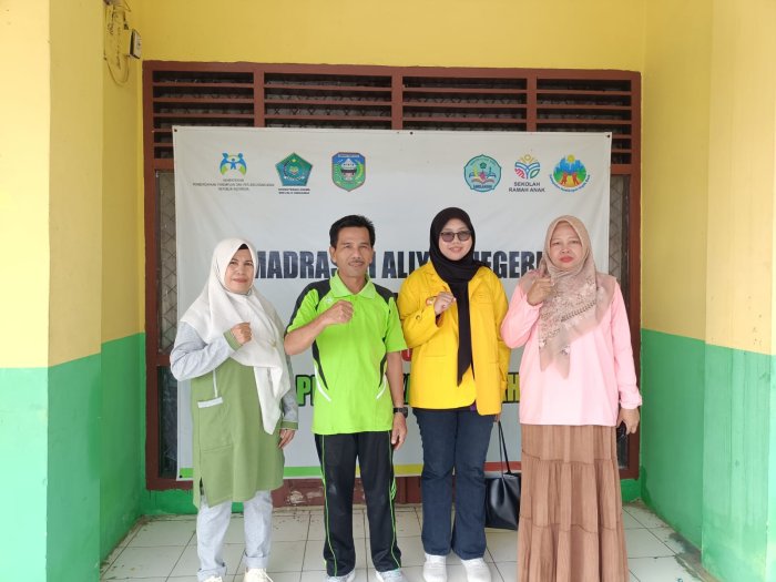 Mahasiswa Psikologi UPI YPTK Padang Lakukan Penelitian Terkait Fenomena Phubbing di MAN 1 Sarolangun Mahasiswa Psikologi UPI YPTK Padang Lakukan Penelitian Terkait Fenomena Phubbing di MAN 1 Sarolangun