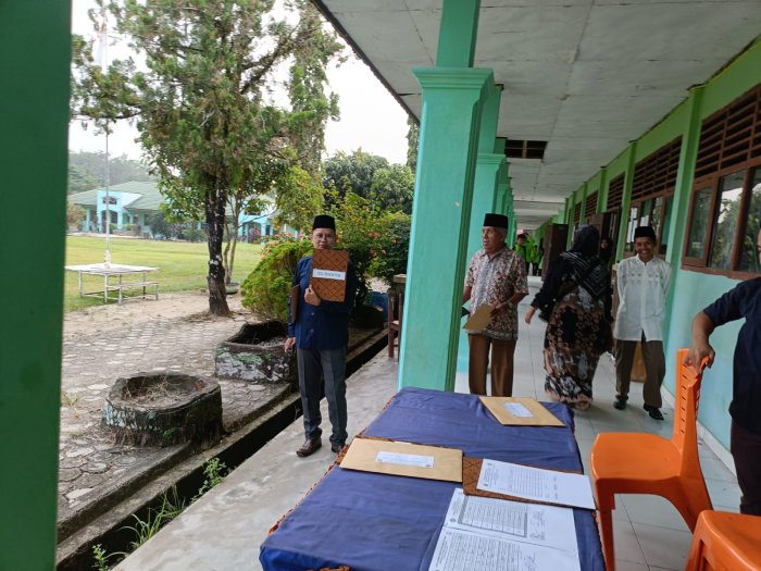 Sinergi Panitia dan Pengawas Sukseskan Asesmen Semester MAN 1 Sarolangun