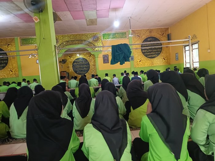 Tumbuhkan Semangat , Personil MAN 1 Sarolangun Gelar Yasinan Bersama Tumbuhkan Semangat , Personil MAN 1 Sarolangun Gelar Yasinan Bersama