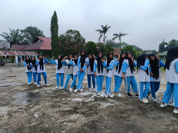 Siswa MAN 1 Sarolangun Antusias Ikuti Jalan Santai
