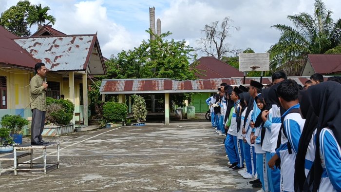 MAN 1 Sarolangun Libatkan Ayah dalam Pembagian Rapor