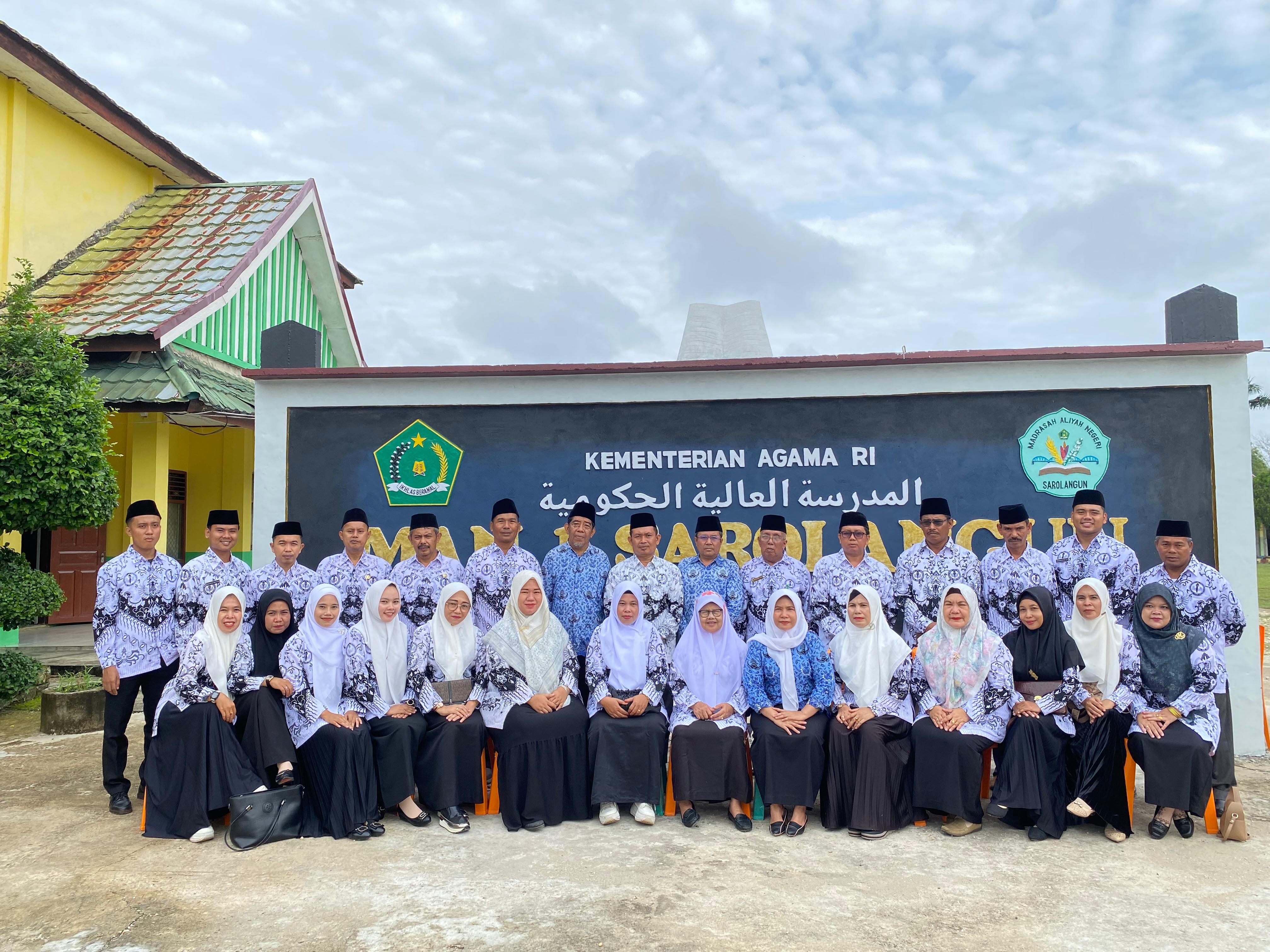 Peringatan Hari Guru Nasional 2024 di MAN 1 Sarolangun diwarnai dengan Apresiasi dan Harapan Baru
