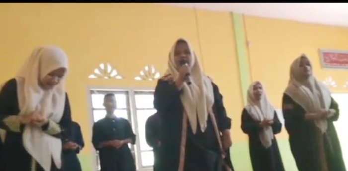 Tampil Memukau, Sholawat Kelas XII Agama 2 Raih Apresiasi Kepala MAN 1 Sarolangun Tampil Memukau, Sholawat Kelas XII Agama 2 Raih Apresiasi Kepala MAN 1 Sarolangun