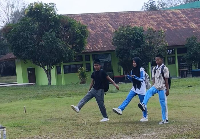 Kelas XII Agama 2 MAN 1 Sarolangun Gelar Latihan Upacara Bendera Kelas XII Agama 2 MAN 1 Sarolangun Gelar Latihan Upacara Bendera