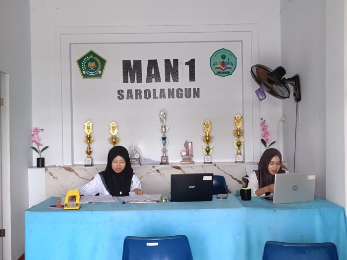 Staf Tata Usaha MAN 1 Sarolangun Tingkatkan Layanan Administrasi Staf Tata Usaha MAN 1 Sarolangun Tingkatkan Layanan Administrasi