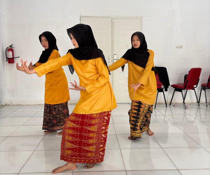 Siswa MAN 1 Sarolangun Antusias Ikuti Ekstrakurikuler Tari Siswa MAN 1 Sarolangun Antusias Ikuti Ekstrakurikuler Tari