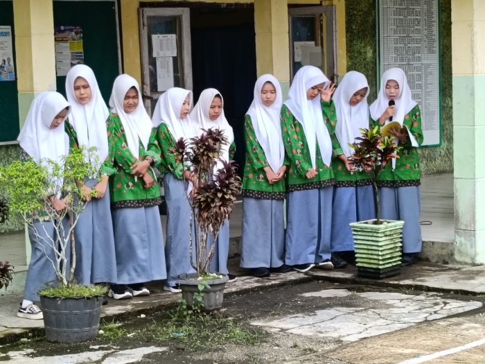 Solawat Meriahkan Apel Pagi di MAN 1 Sarolangun