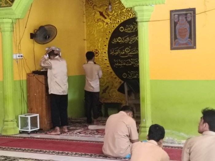Gema Azan Dzuhur Awali Kebersamaan Religius di MAN 1 Sarolangun 