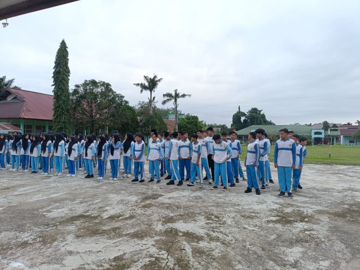 Ratusan Siswa dan Guru MAN 1 Sarolangun Ikuti Jalan Santai
