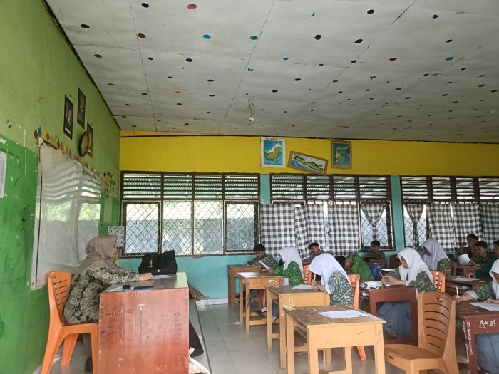 Hari Kedua Asesmen Semester Genap di MAN 1 Sarolangun Berjalan Tertib