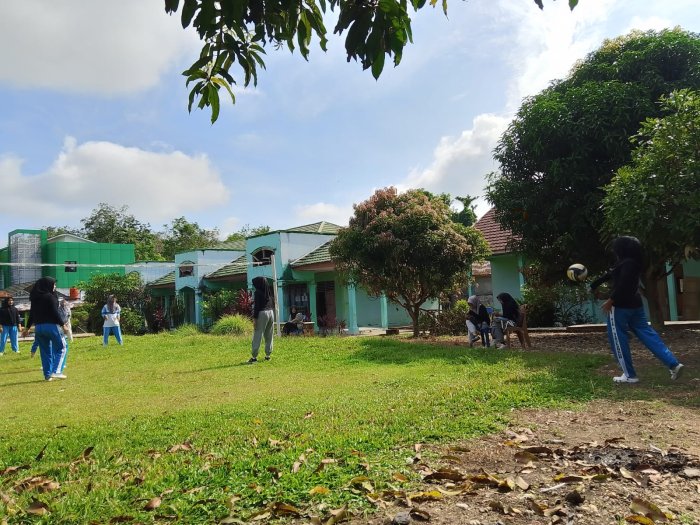 Tim Voli Putri MAN 1 Sarolangun Tampil Dominan di Class Meeting
