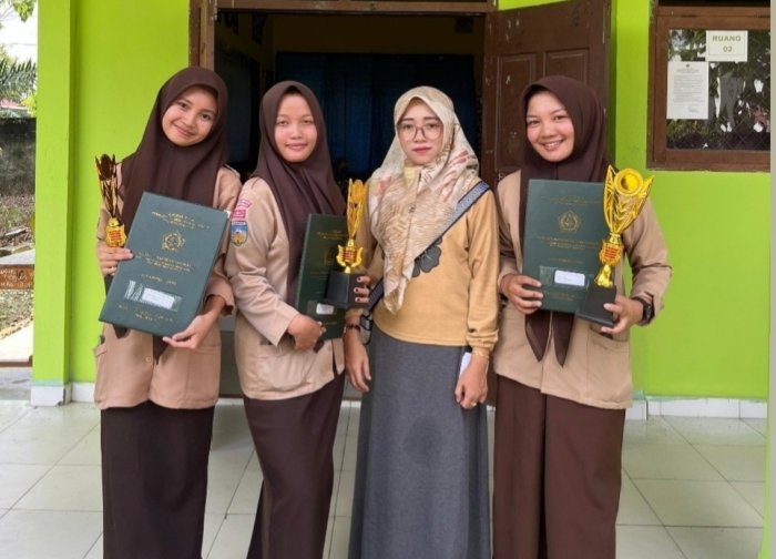 Yulmaini Apresiasi Siswa Berprestasi di MAN 1 Sarolangun