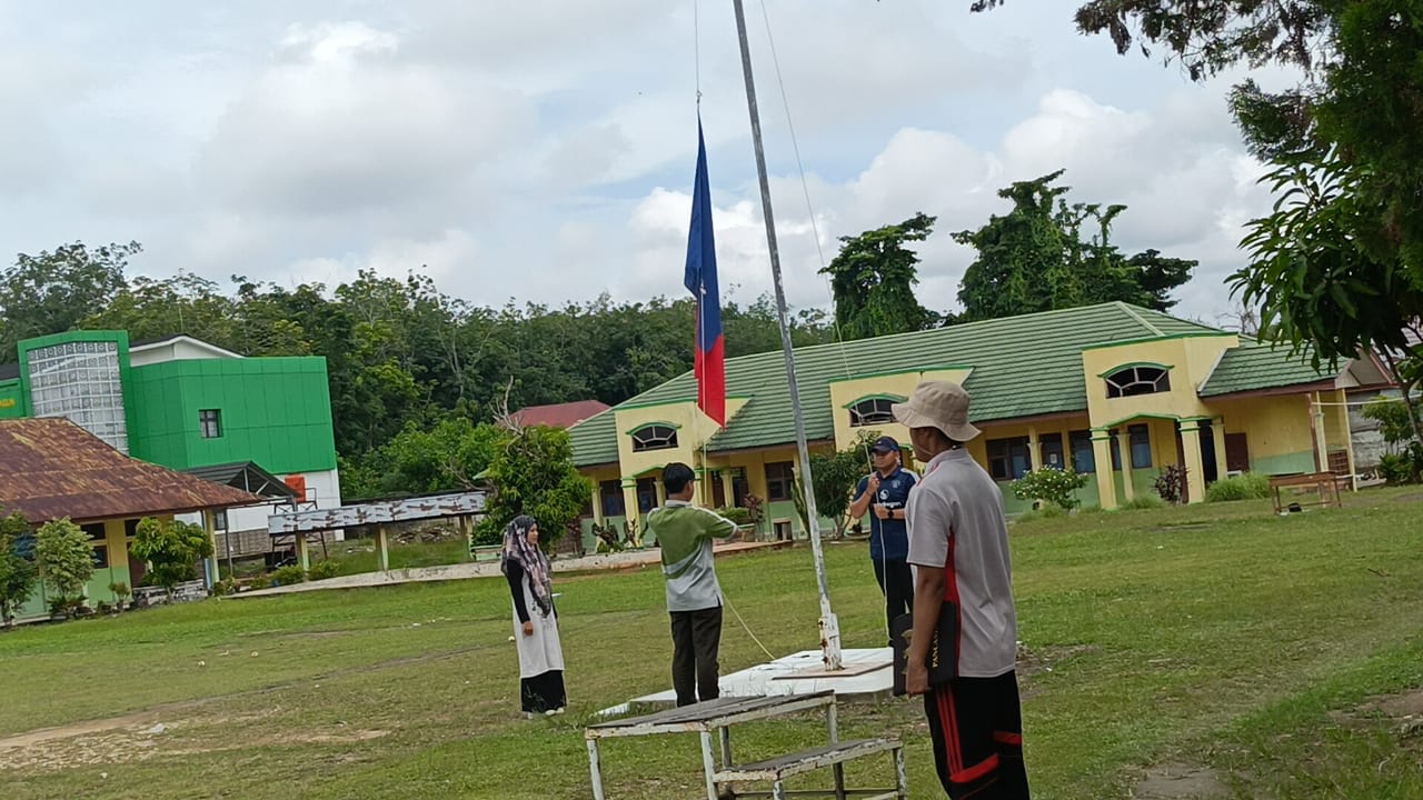 Latihan Persiapan Upacara Hari Guru yang ke-79