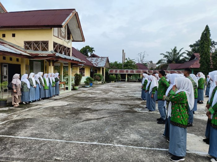 OSIM MAN 1 Sarolangun Pimpin Sholawat Pagi Rutin