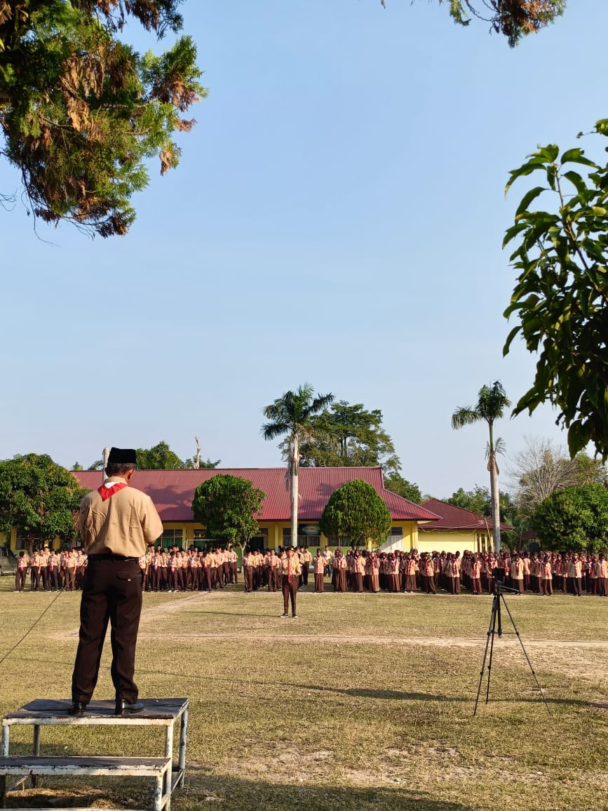 Upacara Peringatan Hari Pramuka yang Ke-63 di MAN 1 Sarolangun 