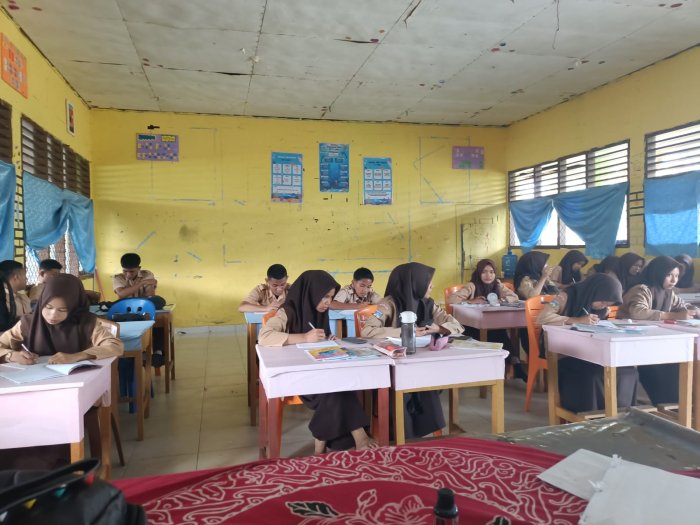 Siswa Kelas XI MIA MAN 1 Sarolangun Tetap Semangat Belajar Matematika di Tengah Padatnya Kegiatan HUT RI Siswa Kelas XI MIA MAN 1 Sarolangun Tetap Semangat Belajar Matematika di Tengah Padatnya Kegiatan HUT RI