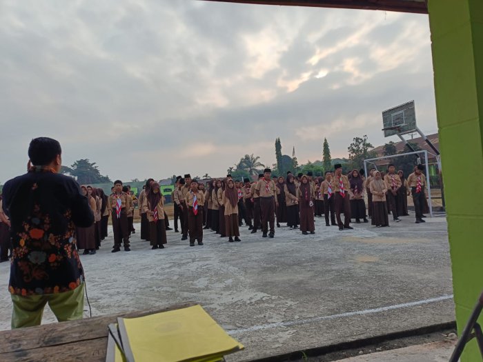Siswa MAN 1 Sarolangun Ikuti Arahan Pagi Waka Kesiswaan