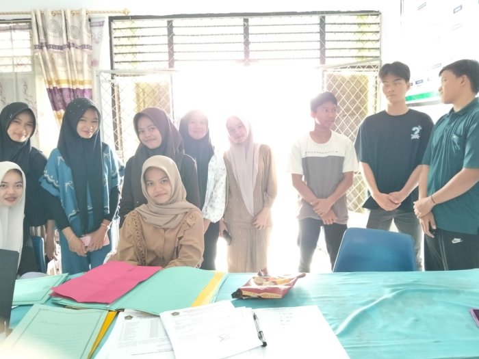 Siswa MAN 1 Sarolangun Serahkan Berkas PIP Saat Libur Siswa MAN 1 Sarolangun Serahkan Berkas PIP Saat Libur
